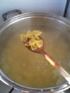 Papillons au lard fum� croquant et  aux petits pois : Etape 1
