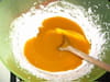 Charlotte printani�re mangue/fraise : Etape 2