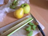 Crumble rhubarbe-poire sur lit de pruneaux : Etape 1
