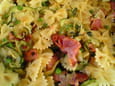 Papillons au lard fum� croquant et  aux petits pois