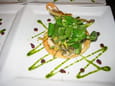Craquant terre et mer sur son tapis vert et rouge