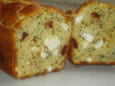 Cake aux tomates s�ch�es, feta, basilic