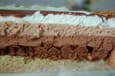 Trois chocolats sur croustillant pralinoise