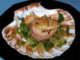 Coquilles Saint-Jacques au serrano et compote de choux