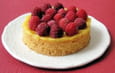 Tarte aux framboises et au citron sur sabl� breton