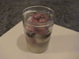 Tomates cerise sur salade de fruit
