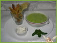 Velout� de courgettes au ch�vre frais et ses tuiles