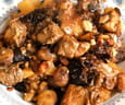 Saut� de porc marrons-pruneaux