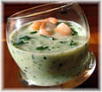 Potage au concombre et aux crevettes