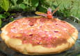 Tarte noix de coco, framboises et pralines roses 