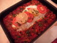 Poisson au four sur un lit de l�gumes