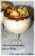 Mousse au chocolat blanc et coulis au Bailey s