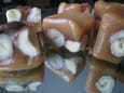 Caramel au chocolat blanc, fleur de sel et noisettes