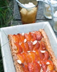 Tarte aux abricots et ses amandons, sorbet au romarin