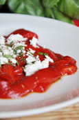Salade de poivrons rouges � la f�ta et aux herbes