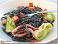 Linguines � l encre de seiche et encornets rouges 