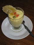 Mousse au citron et tranches d ananas dess�ch�s