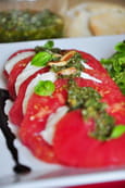 Tomate mozza, pesto maison, r�duction de balsamique