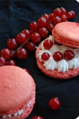 Macarons groseilles chantilly et poivre long