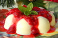Panna cotta au chocolat blanc et coulis de framboise
