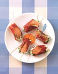Petites bouch�es de jambon cru au fromage frais et segment de pamplemousse au s�same grill�