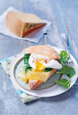 Bruchetta d�Appenzeller aux �pinards frais et son oeuf poch�