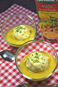 Iles flottantes au curcuma sur Soupe Froide de Poivron Doux & �pices Alvalle
