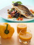 Soupe froide de poivrons doux et �pices, et cr�me de ch�vre en verrine