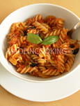 P�tes au thon, � la tomate et aux olives
