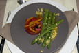 Cr�me de betterave au ch�vre poivrons et asperges
