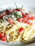 Spaghetti � la cr�me, champignons et tomate fra�ches