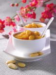 Compot�e de p�ches blanches aux amandes et � la fleur d oranger
