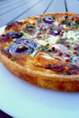 Tarte au ch�vre et aux oignons rouges