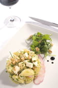 Salade de pommes de terre rattes et gros cubes de Chavignol