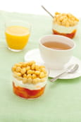 Billes de c�r�ales au miel, fromage blanc, p�che 