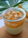 Panna cotta au melon, miel et amandes grill�es