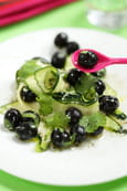 Salade de courgettes et olives noires au parmesan