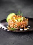 Tartare de saumon aux hu�tres et aux algues, arros� d�un gaspacho de concombre 