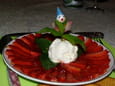 Carpaccio  de fraises et glace au nougat et menthe