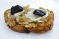 Tartine au ch�vre et confit d oignons