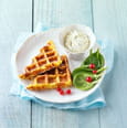 Pommes de terre au Tartare�, fa�on gaufre  & pousses d��pinards aux groseilles