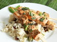 Brochettes de saumon, gingembre et basilic chinois