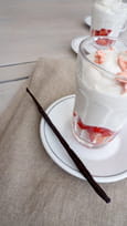 Fontainebleau vanill� aux fraises et �clats de meringues