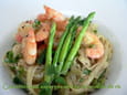 Crevettes aux asperges vertes et nouilles de riz