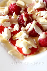 Gourmandises et merveilles de l'Antre : mots à croquer et émotions à partager - Page 3 Dessert-aux-fraises-et-framboises-fraiches-etape-1