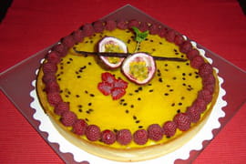 Tarte aux fruits de la passion et � la framboise