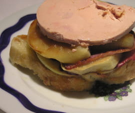 Magret de canard fum� au foie gras