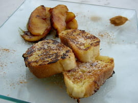 Pain perdu au rhum et pommes caram�lis�es