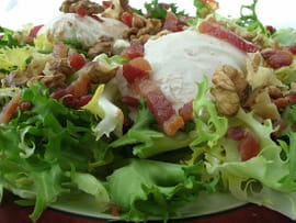 Fris�e aux lardons et aux noix