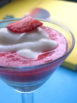 Verrine de fromage blanc au coulis de fraises
